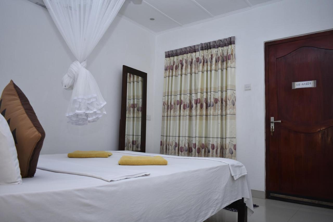 Sigiri Rock Side Home Stay Szigirija Kültér fotó